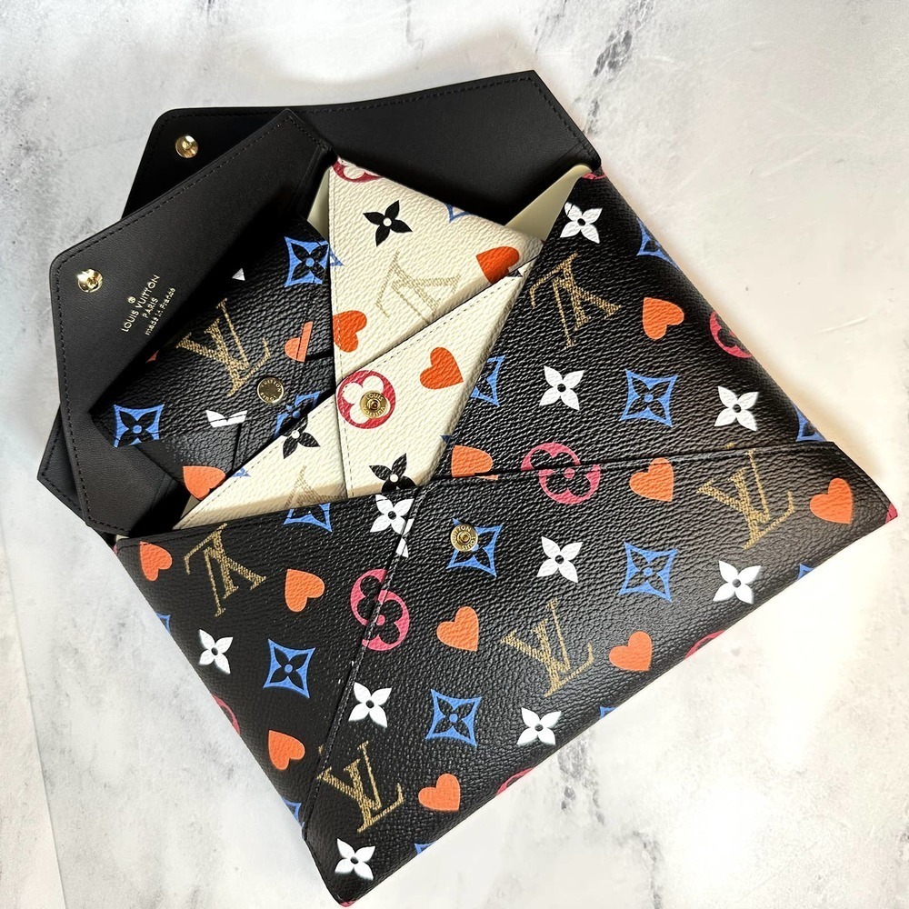 Louis Vuitton Game On Kirigami 3-Pochettes b&w hearts LV wallet/bags Rare Auth - Picture 3 of 12